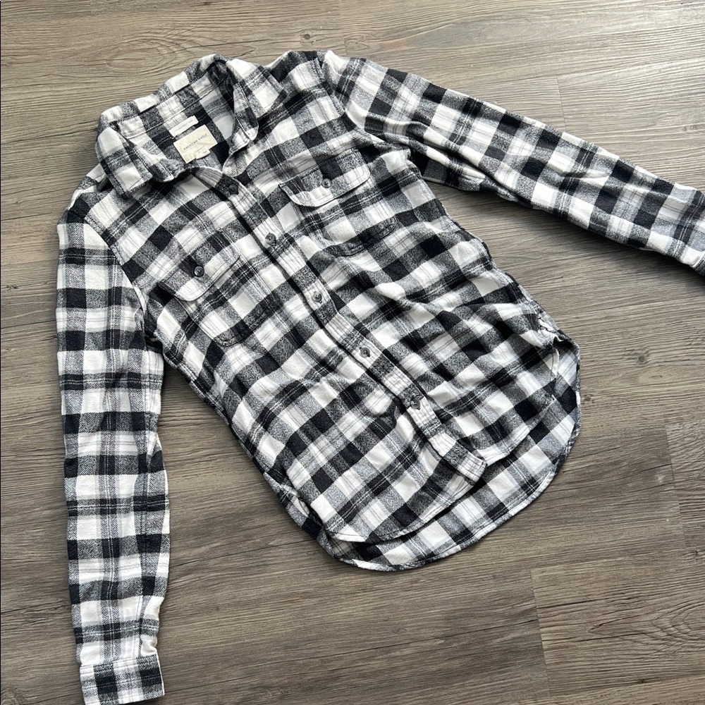 American Eagle Outfitters Black and White Plaid Button Down Shirt